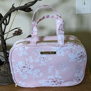 Yumikim makeup/cosmetic bag new